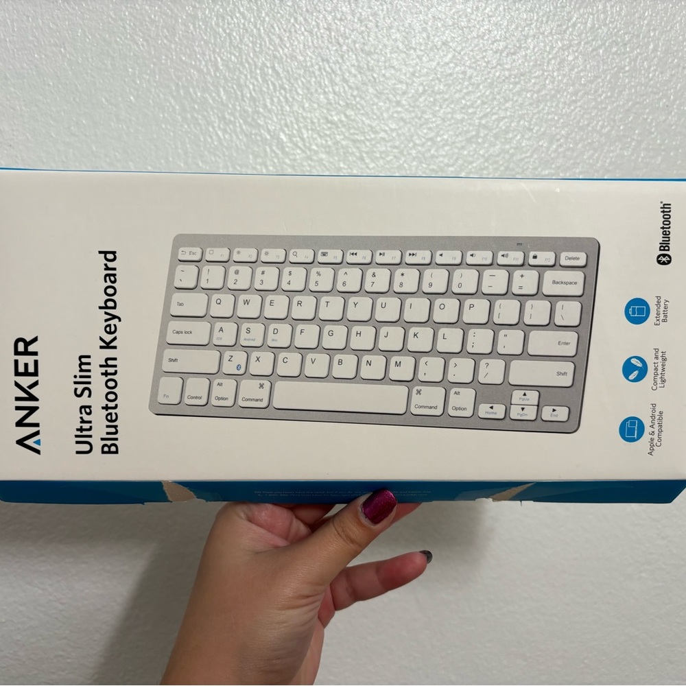 Keyboard bluetooth ⌨️🤍 - Picture 2 of 2